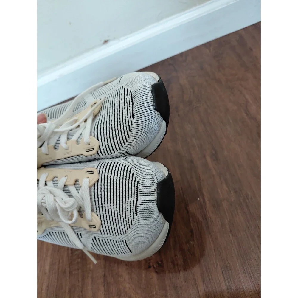 Skechers Bobs Memory Foam Women Size us 9.5 White Black Sneakers Shoes